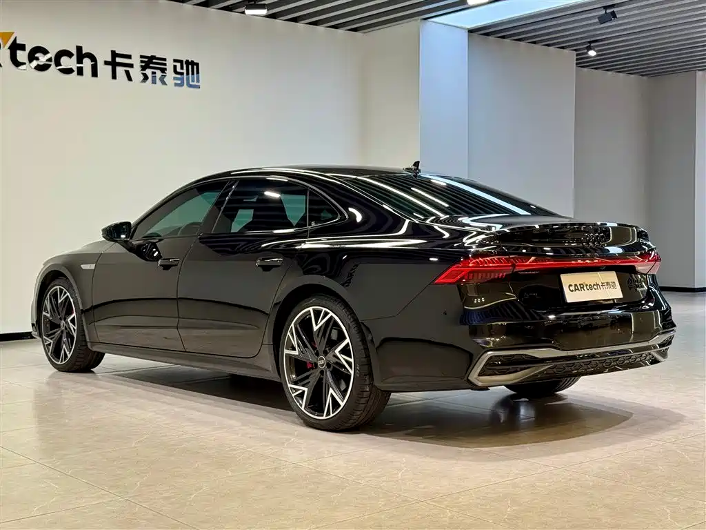Audi A7L 2024 45 TFSI quattro Black Warrior Edition фото 6