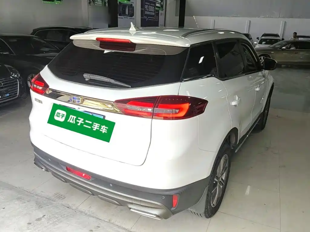 Фото 7 - Geely Atlas