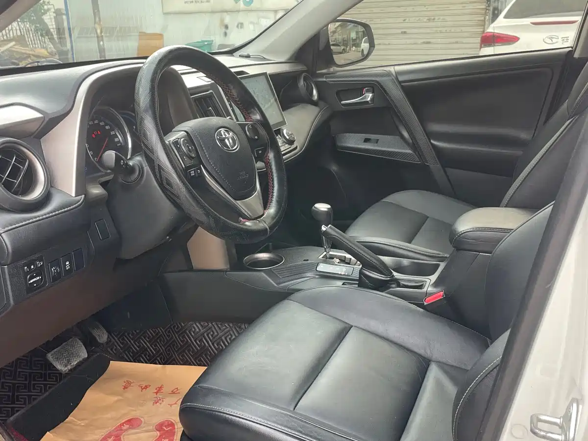 Toyota RAV4 Rongfang 2015 2.0L CVT 4WD Pioneer Edition фото 7