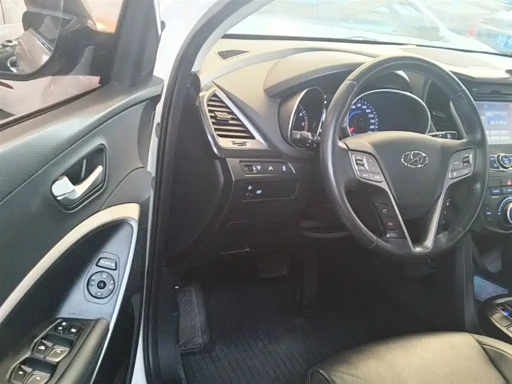 Hyundai Santa Fe 2015 2.0T Automatic 2WD Smart 5-Seater фото 16