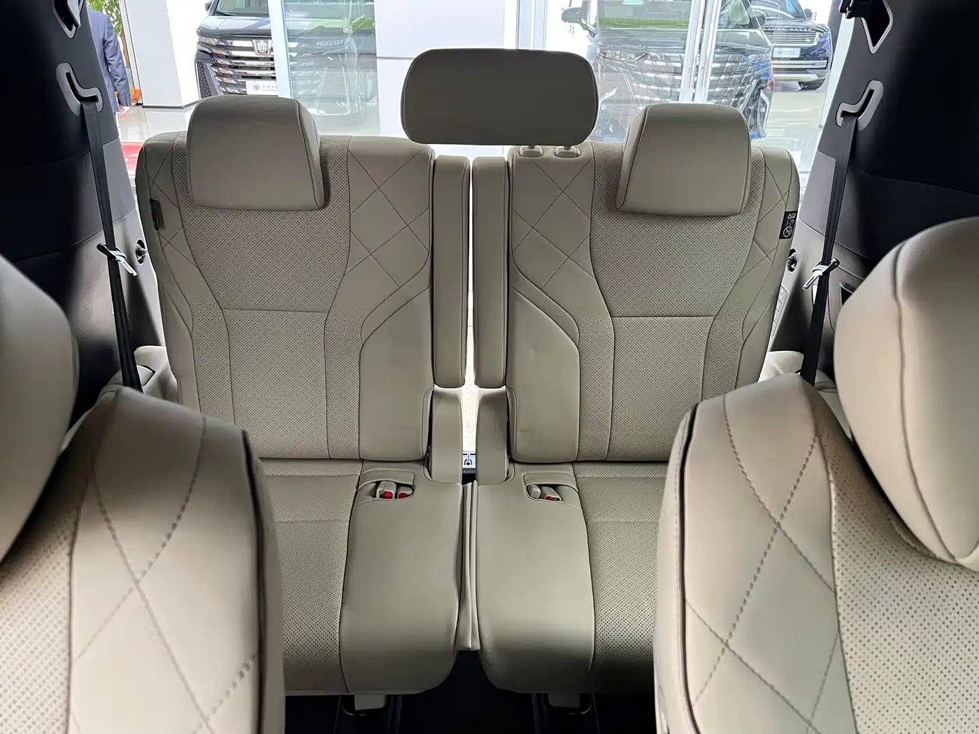 Toyota Vellfire 2024 Crown Hybrid 2.5L Premium Edition фото 19