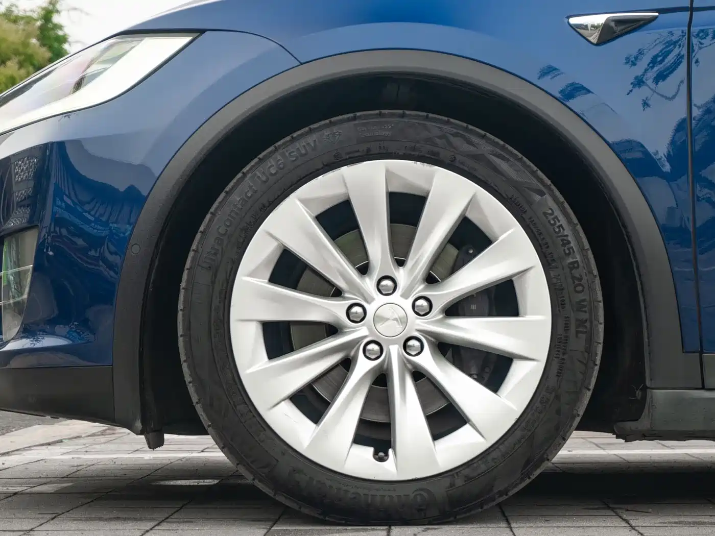 TESLA MODEL X
