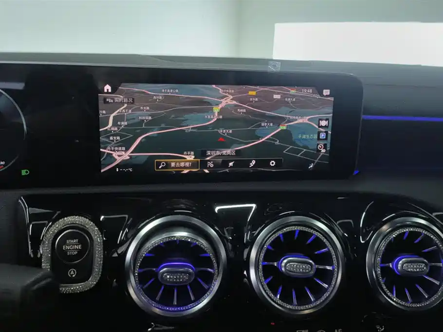 Mercedes-Benz CLA (Import) 2020 CLA 200 фото 13