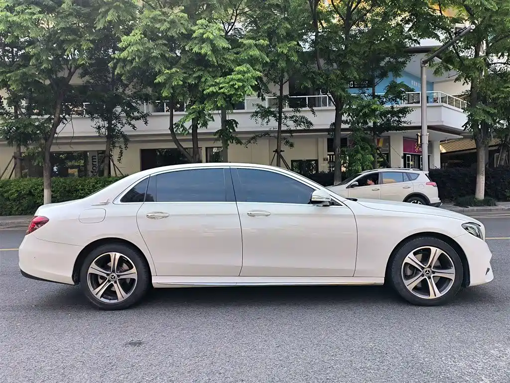 Mercedes-Benz E-Class 2016 E 200 L Sport Type фото 6