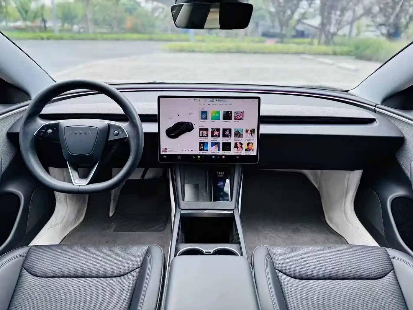 TESLA MODEL 3