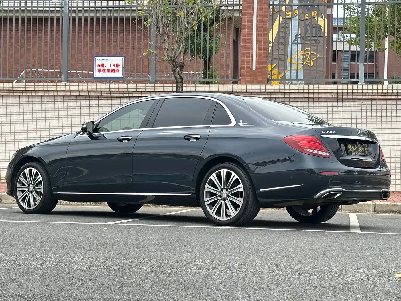 Mercedes-Benz E-Class 2016 E 300 L Luxury фото 4