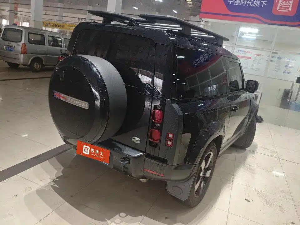 Photo 2 - Land Rover Defender