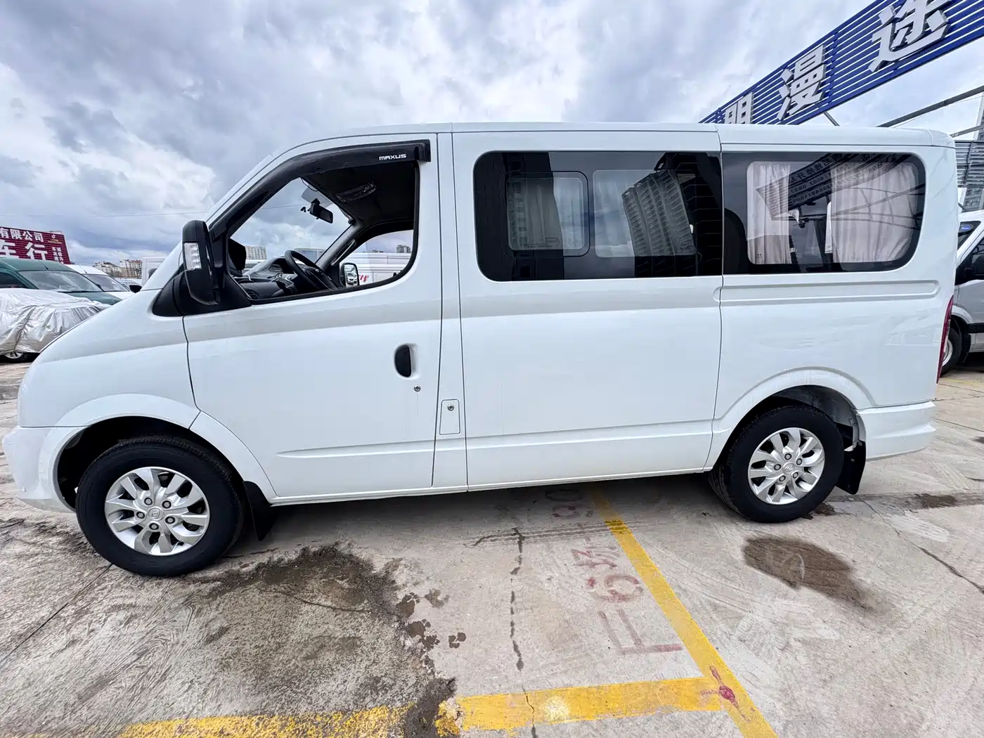 SAIC Maxus Xintu V80 2020 2.0T Manual PLUS Urban Edition Short Wheelbase Ultra-low Roof 7/8/9 Seats фото 5