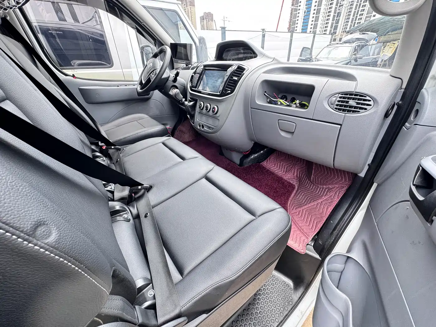 SAIC Maxus Xintu V80 2020 2.0T Manual PLUS Urban Edition Short Wheelbase Ultra-low Roof 7/8/9 Seats фото 11