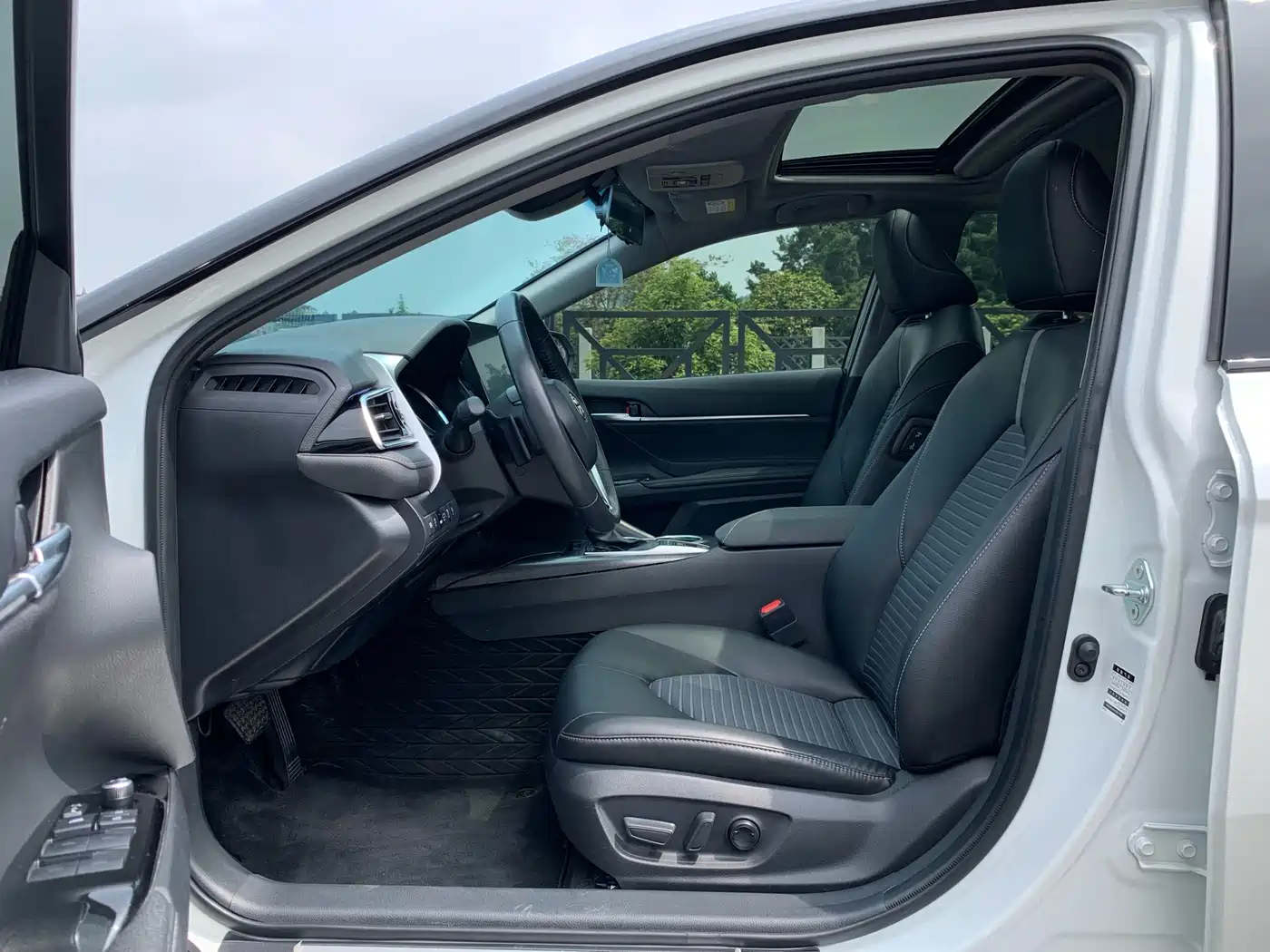 Toyota Camry 2023 2.0S Knight Edition фото 13