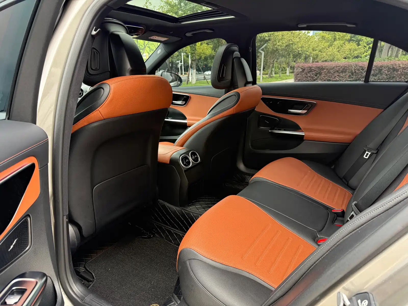Фото 10 - Mercedes-Benz C-Class