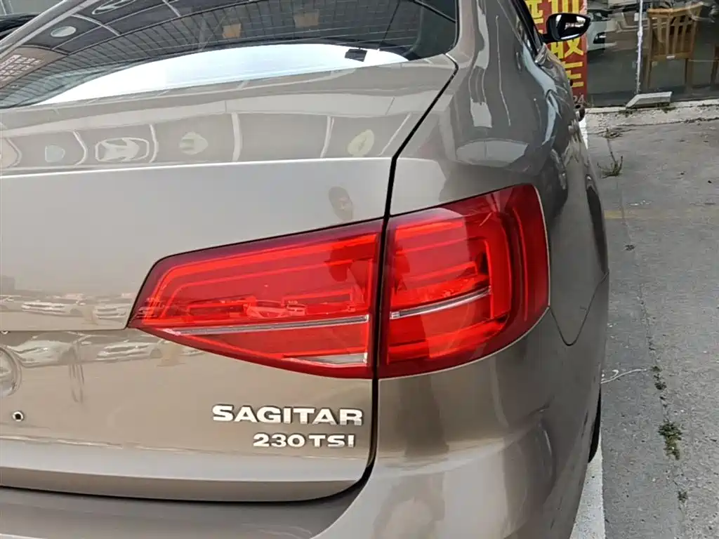 Volkswagen Sagitar 2017 230TSI Automatic Comfort фото 8