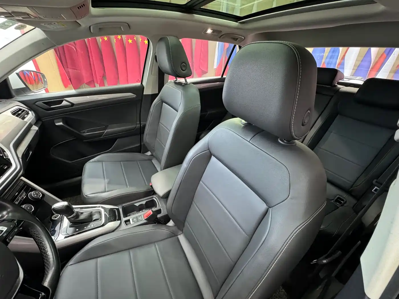 VOLKSWAGEN T ROC EXPLORING SONGS