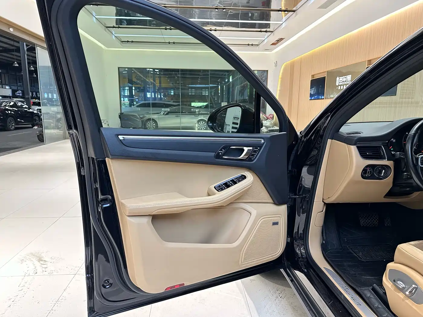 Porsche Macan 2017 Macan 2.0T фото 10
