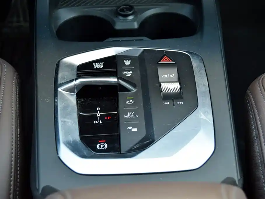 BMW 2 Series 2025 225L M Sport Package фото 15