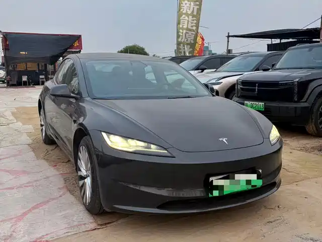 Tesla Model 3 2024