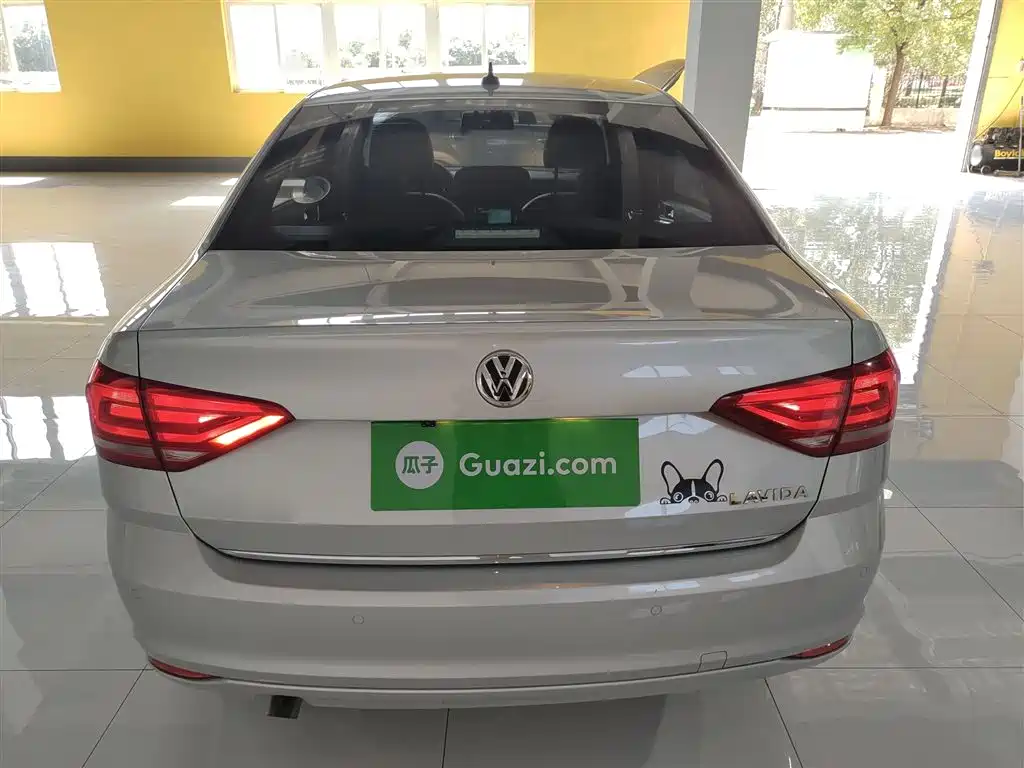 Volkswagen Lavida 2017 1.6L Automatic Comfort Edition фото 4