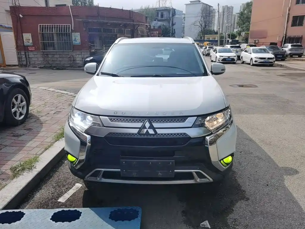Фото 3 - Mitsubishi Outlander