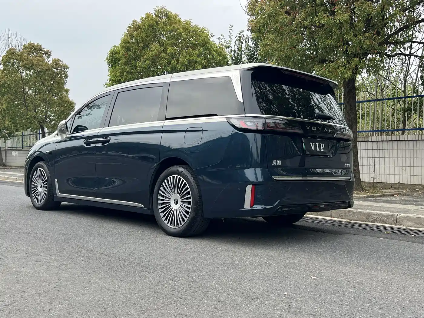 Voyah Auto Voyah Dreamer 2025 PHEV AWD Flagship Qian Kun Edition фото 7