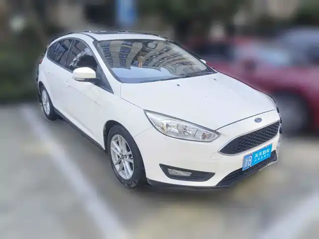 Ford Focus 2018 Hatchback Classic 1.6L Automatic Trend Smart Edition — фото 3