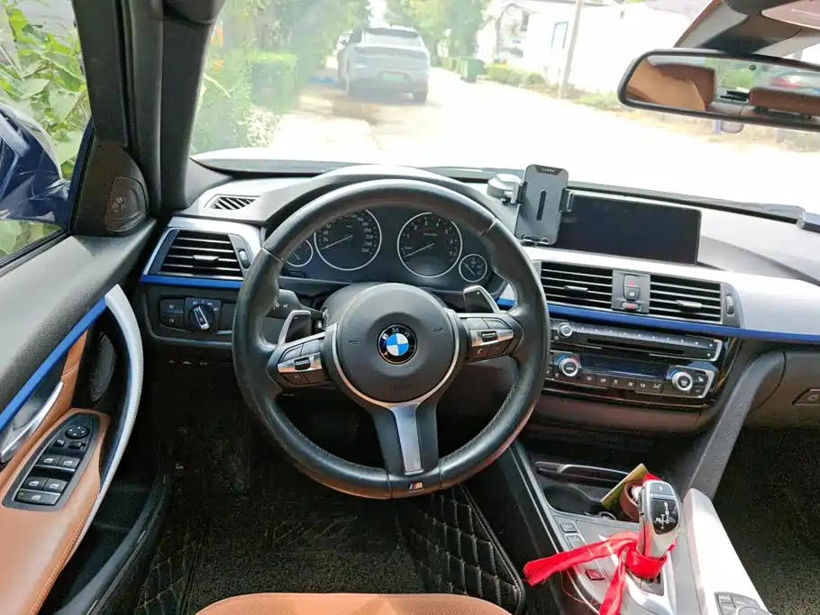 Фото 15 - BMW 3 Series