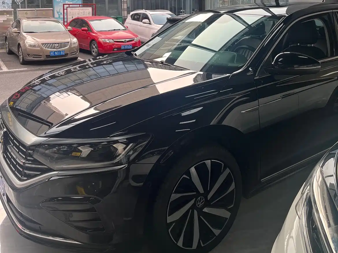 Volkswagen Passat 2022 330TSI Premium Edition фото 2