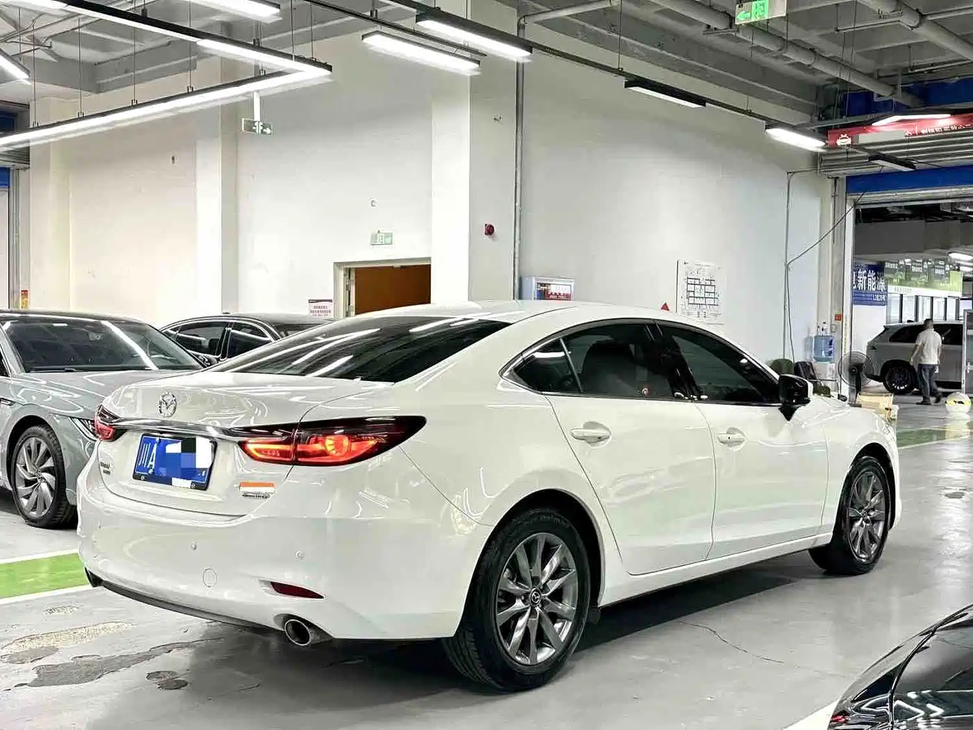 Photo 5 - Mazda Atenza