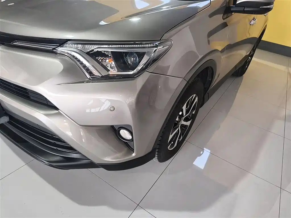 Toyota RAV4 Rongfang 2016 2.0L CVT 2WD Trend (China V) фото 18