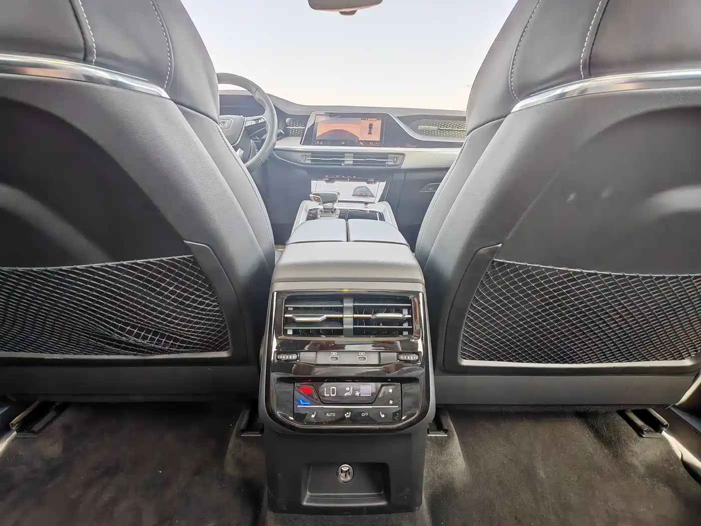 AUDI Q6