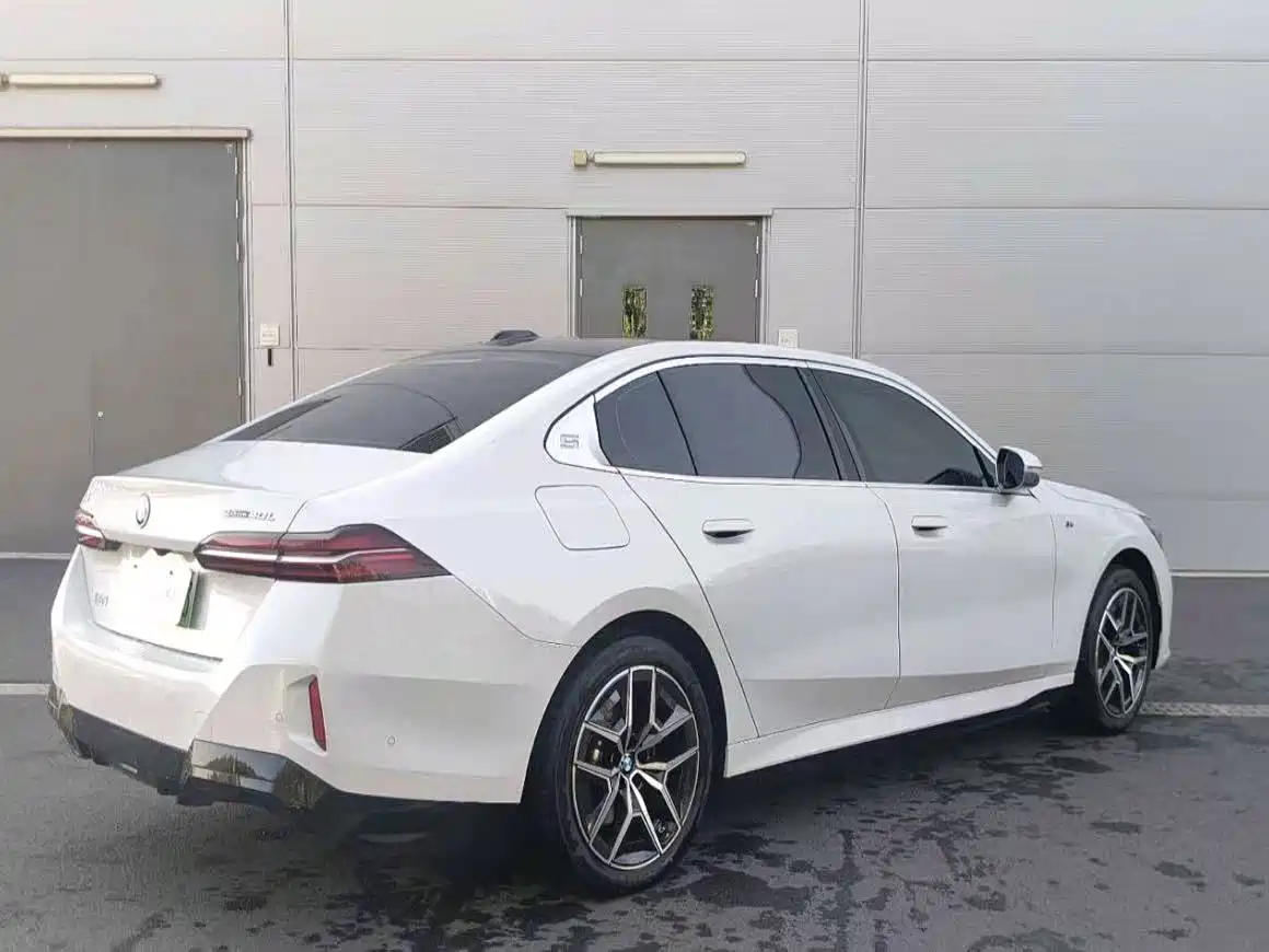 2026 BMW i5