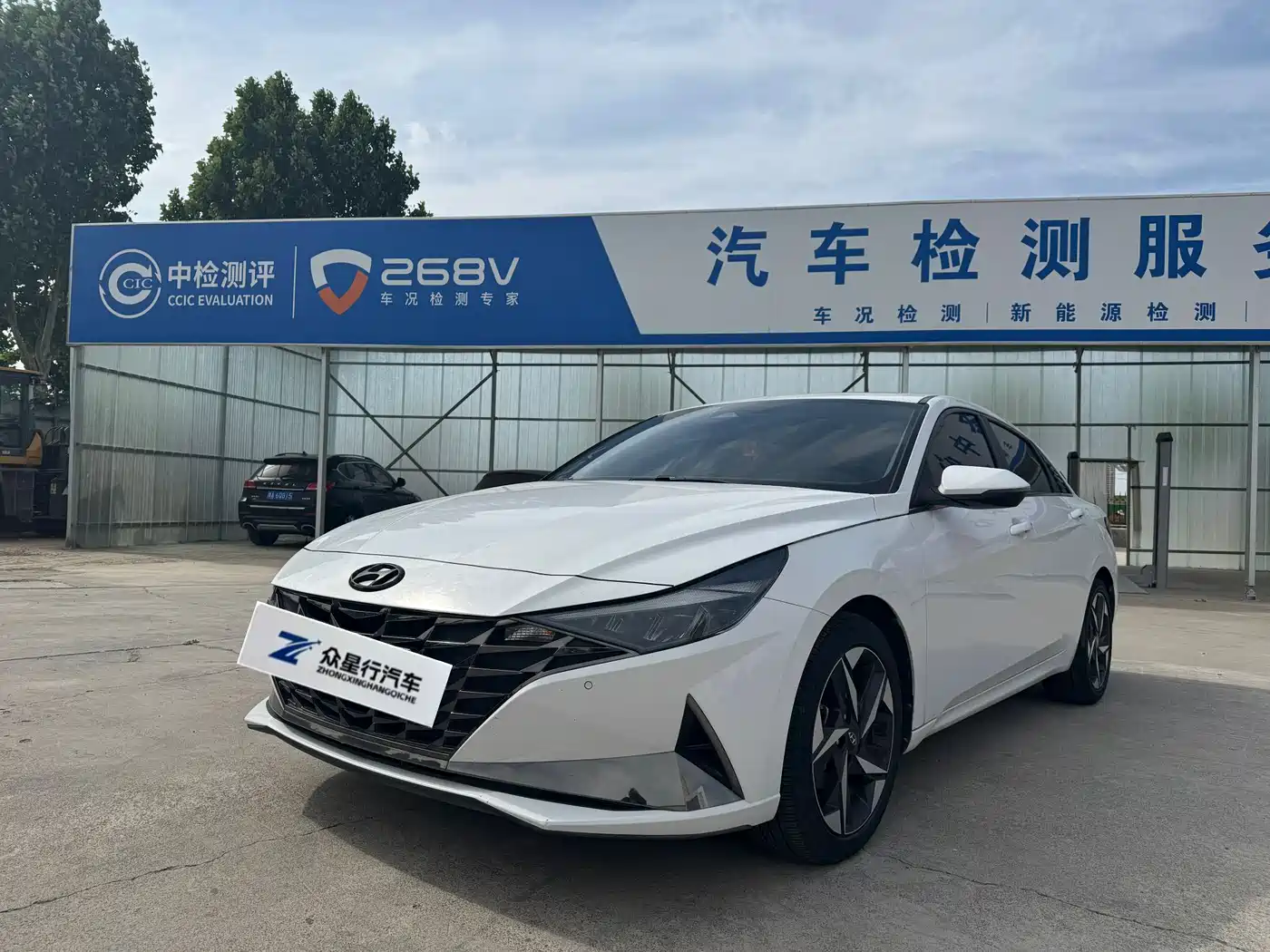 Hyundai Elantra 2021 1.5L CVT LUX Premium Edition