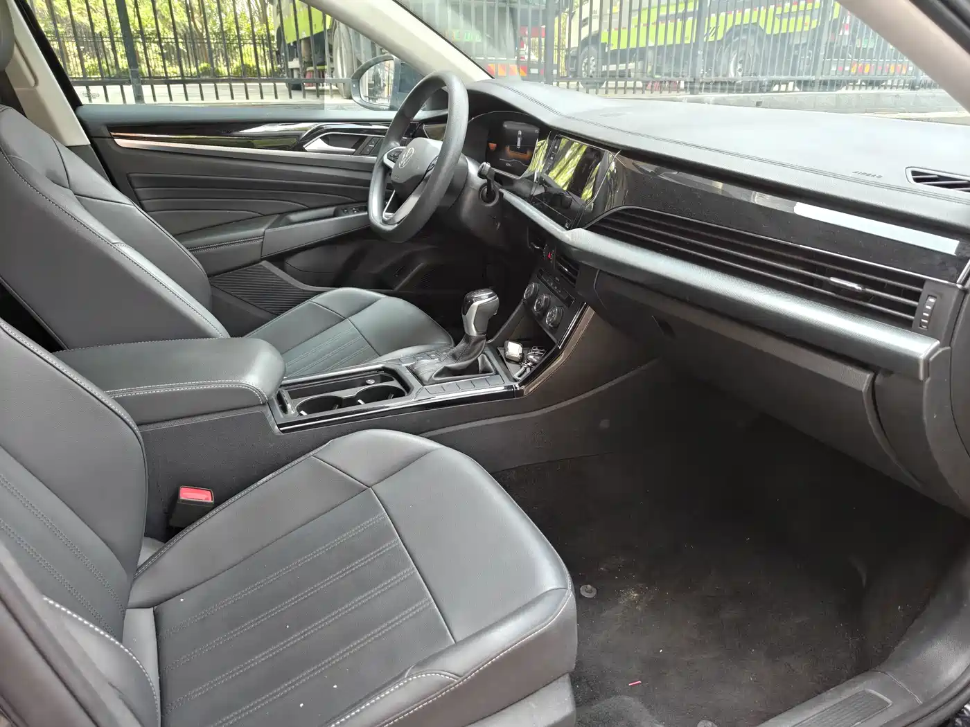 Volkswagen Passat 2024 280TSI Business Edition фото 16