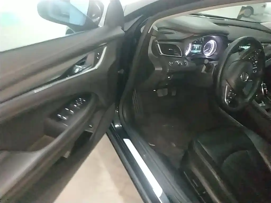 Buick LaCrosse 2018 Model 20T Leading Edition фото 16