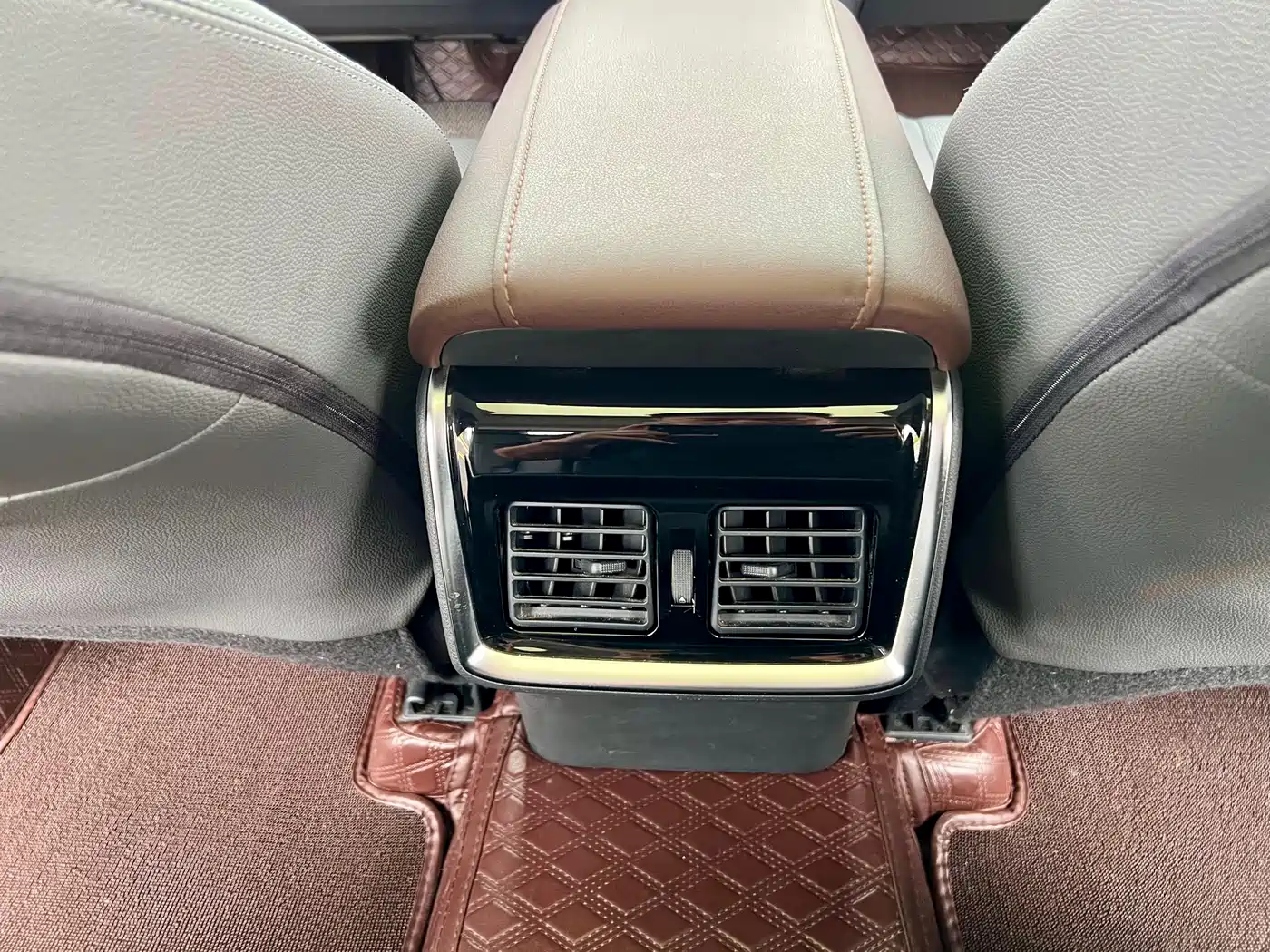 Toyota Lingfang HARRIER 2022 2.0L CVT 2WD Premium Edition фото 18