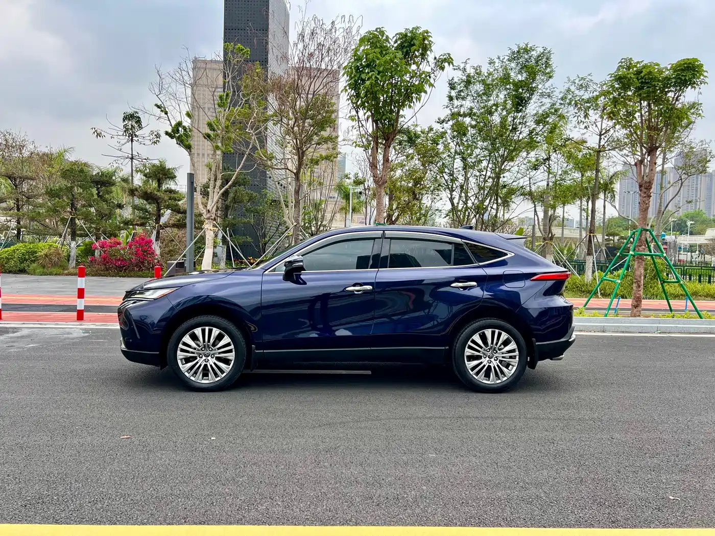Toyota Lingfang HARRIER 2022 2.0L CVT 2WD Premium Edition фото 32