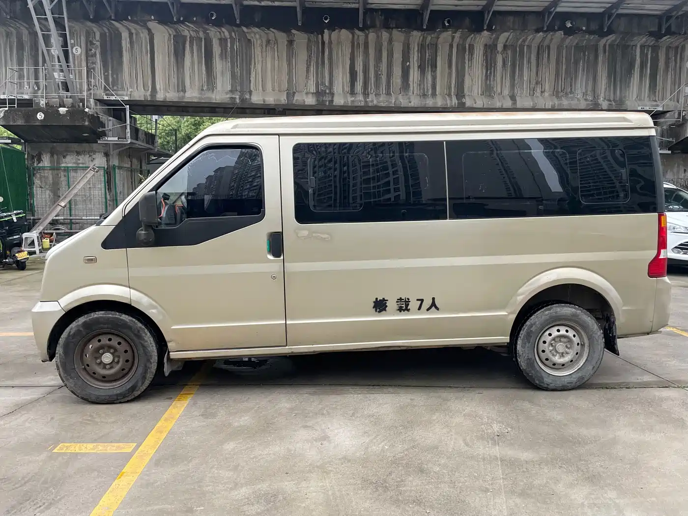 Dongfeng Xiaokang C37 2015 2015 1.5L Refined Classic II DK15-06