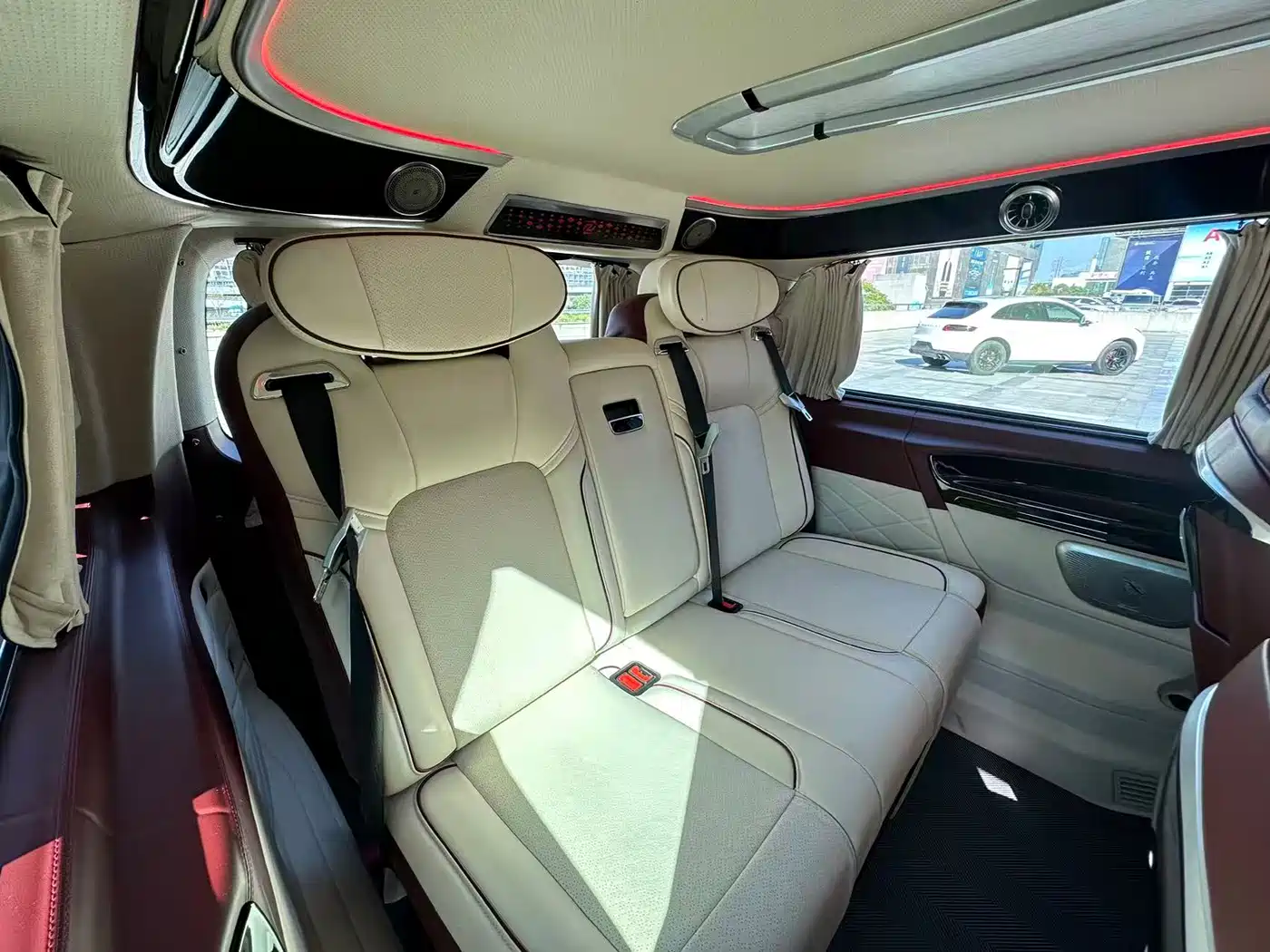 Mercedes-Benz Vito 2023 2.0T Business 7-Seater фото 13
