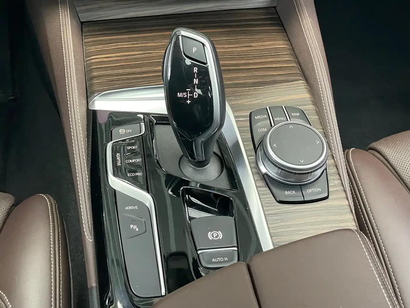BMW 5 Series New Energy 2019 530Le Pioneer Edition фото 16