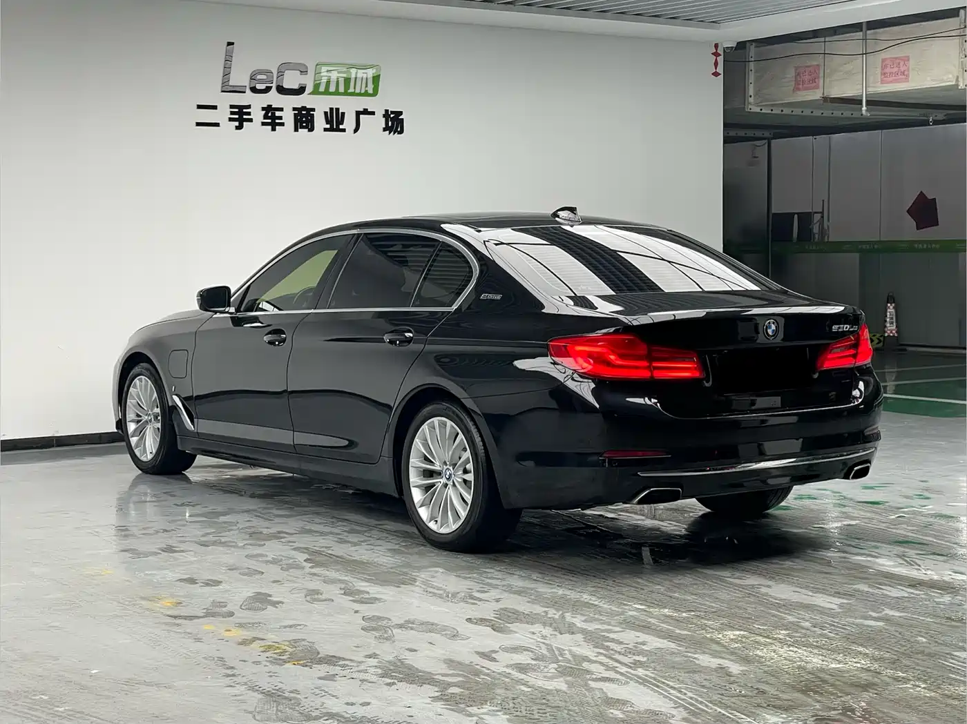 BMW 5 Series New Energy 2019 530Le Pioneer Edition фото 4