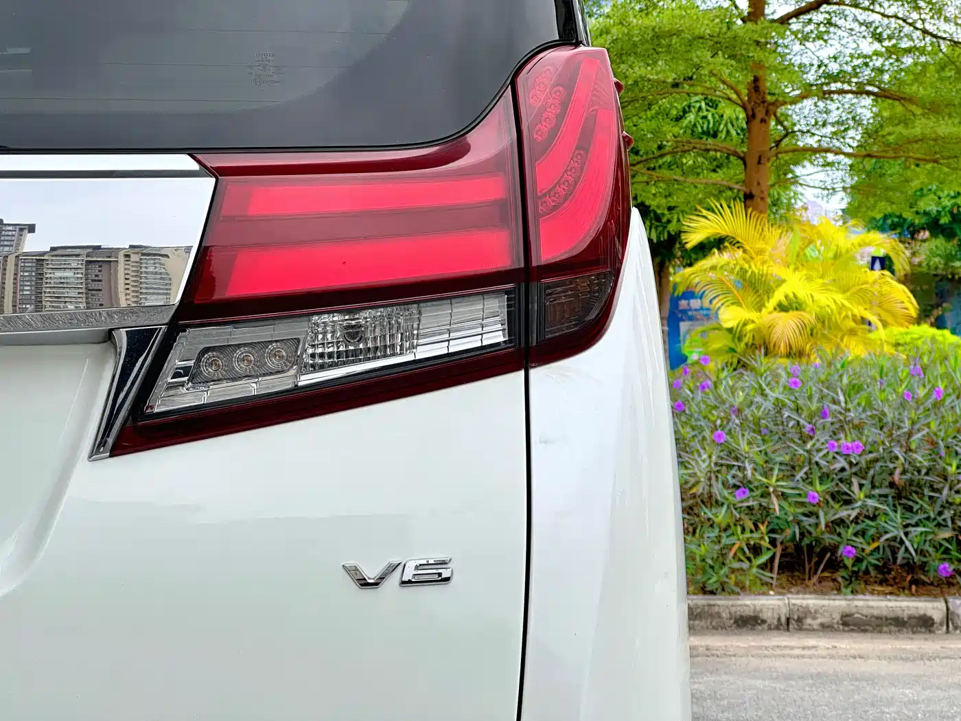 Toyota Alphard 2015 3.5L Premium Edition фото 39