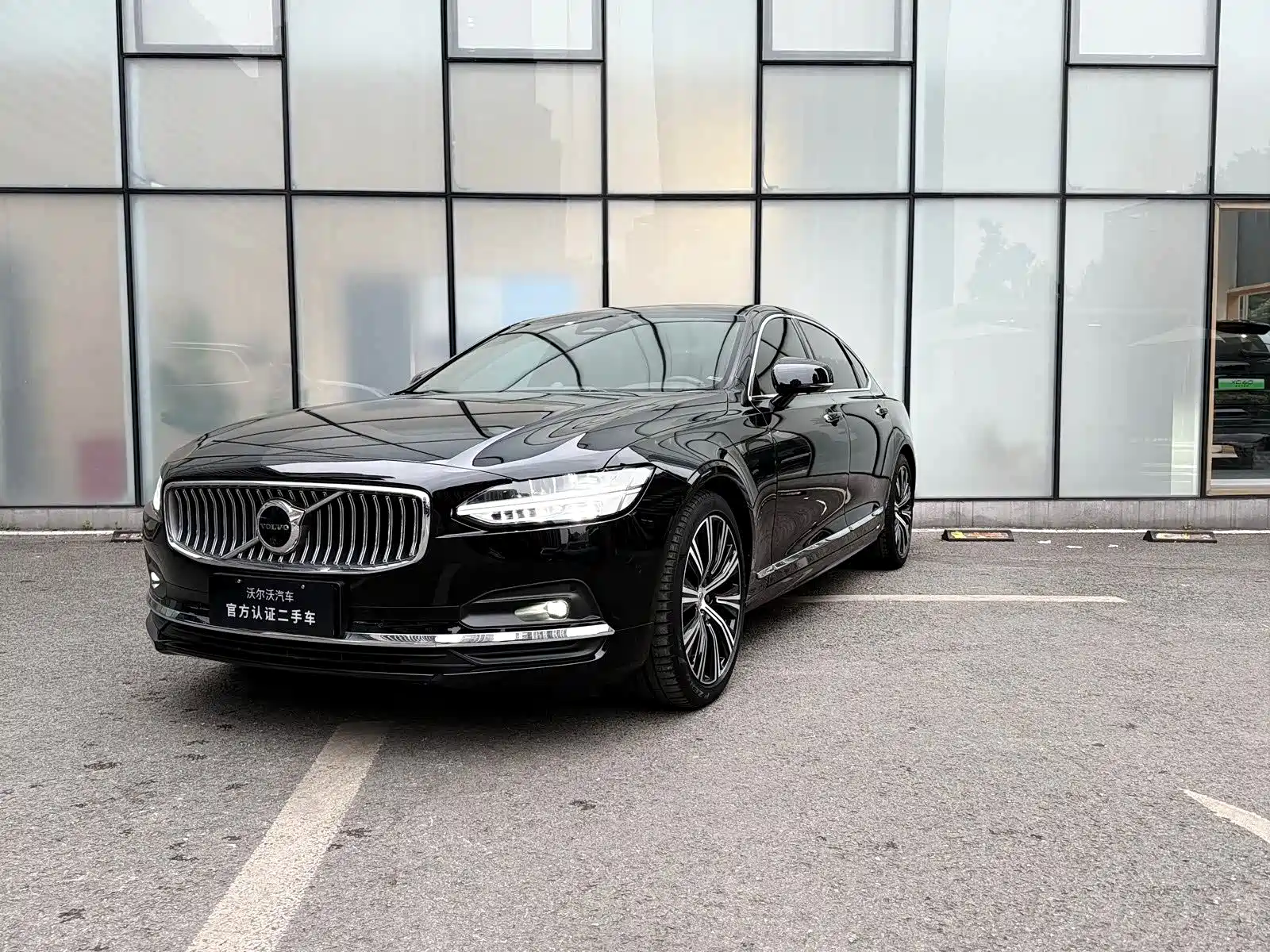 صورة 1 - Volvo S90