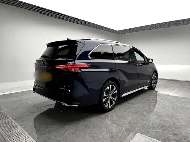 Toyota Granvia 2023 2.5L Hybrid Flagship VIP Edition фото 6