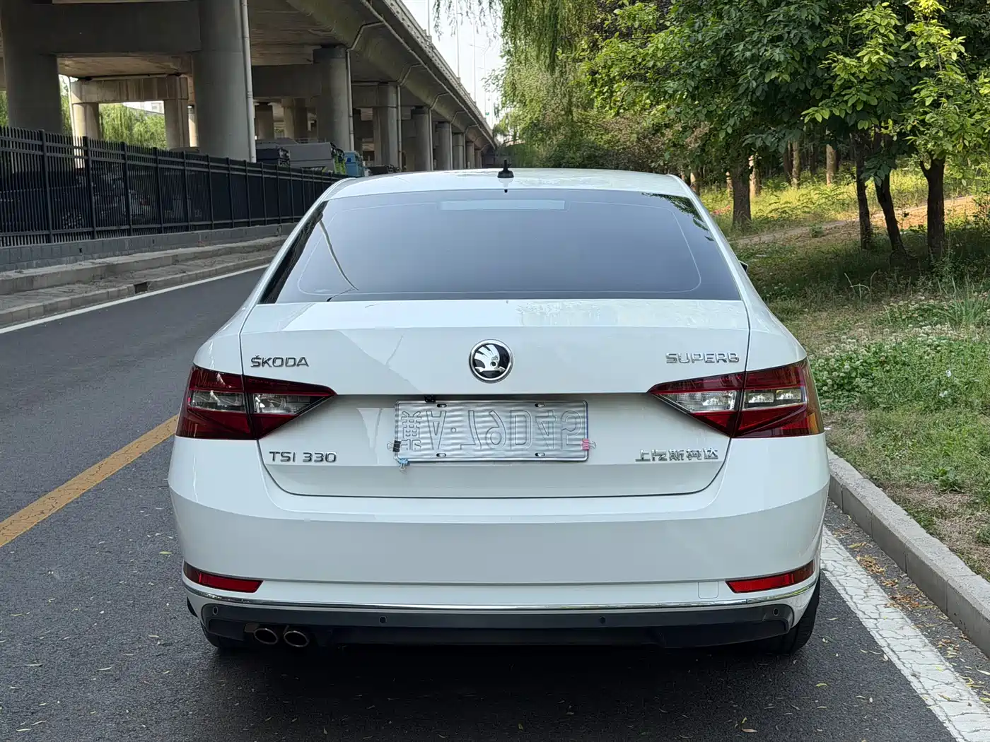 Škoda Superb 2016 TSI330 DSG Pioneer Edition фото 17