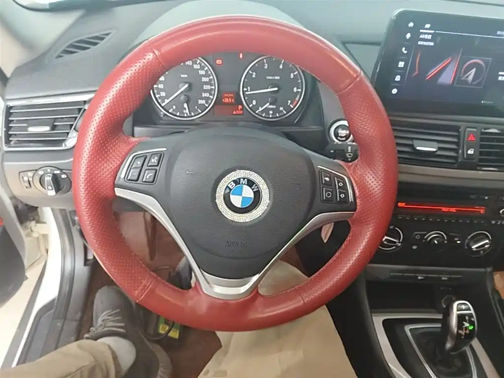BMW X1 2014 sDrive18i Fashion Edition фото 11