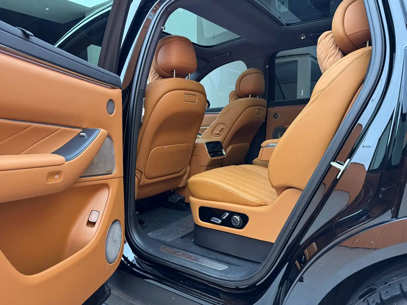 AITO Wenjie AITO M8 2026 2025 Extended Range Ultra 53.4kWh 6-Seater