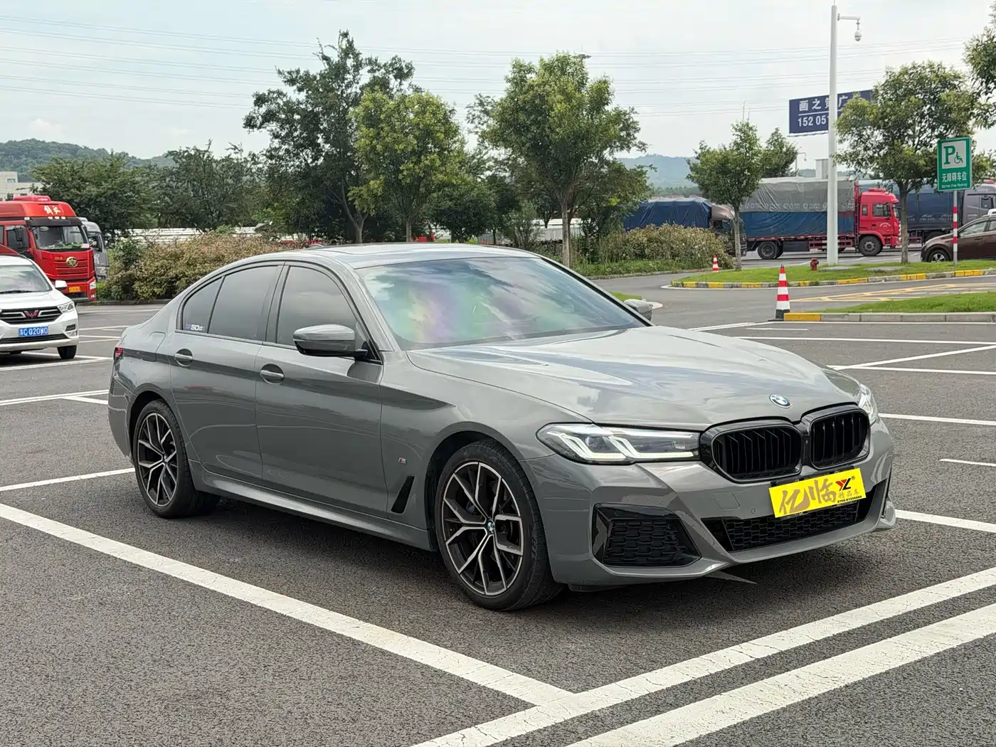 Photo 2 - BMW 5 Series (Import)