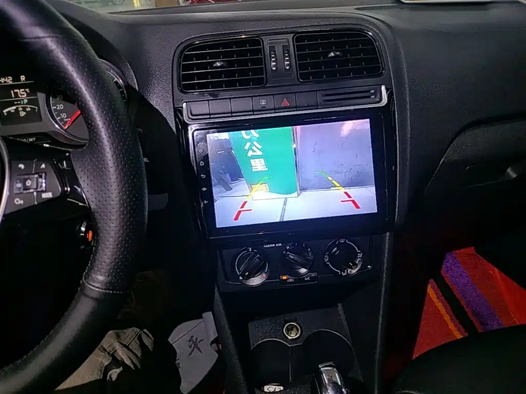 Volkswagen Polo 2016 1.4L Cross Polo Automatic фото 13