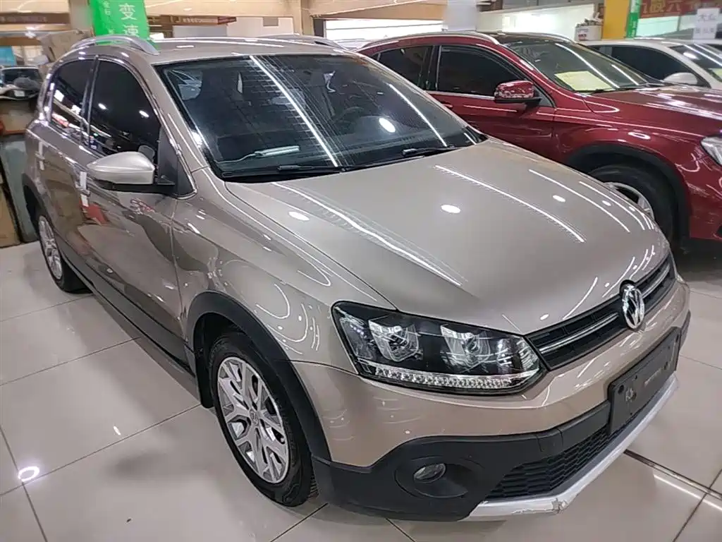 Volkswagen Polo 2016 1.4L Cross Polo Automatic фото 4