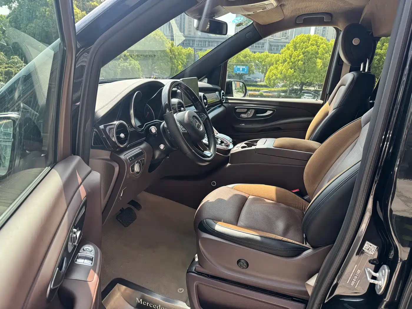 Mercedes-Benz V-Class 2017 Model V 260 L Premium Extended Edition фото 3