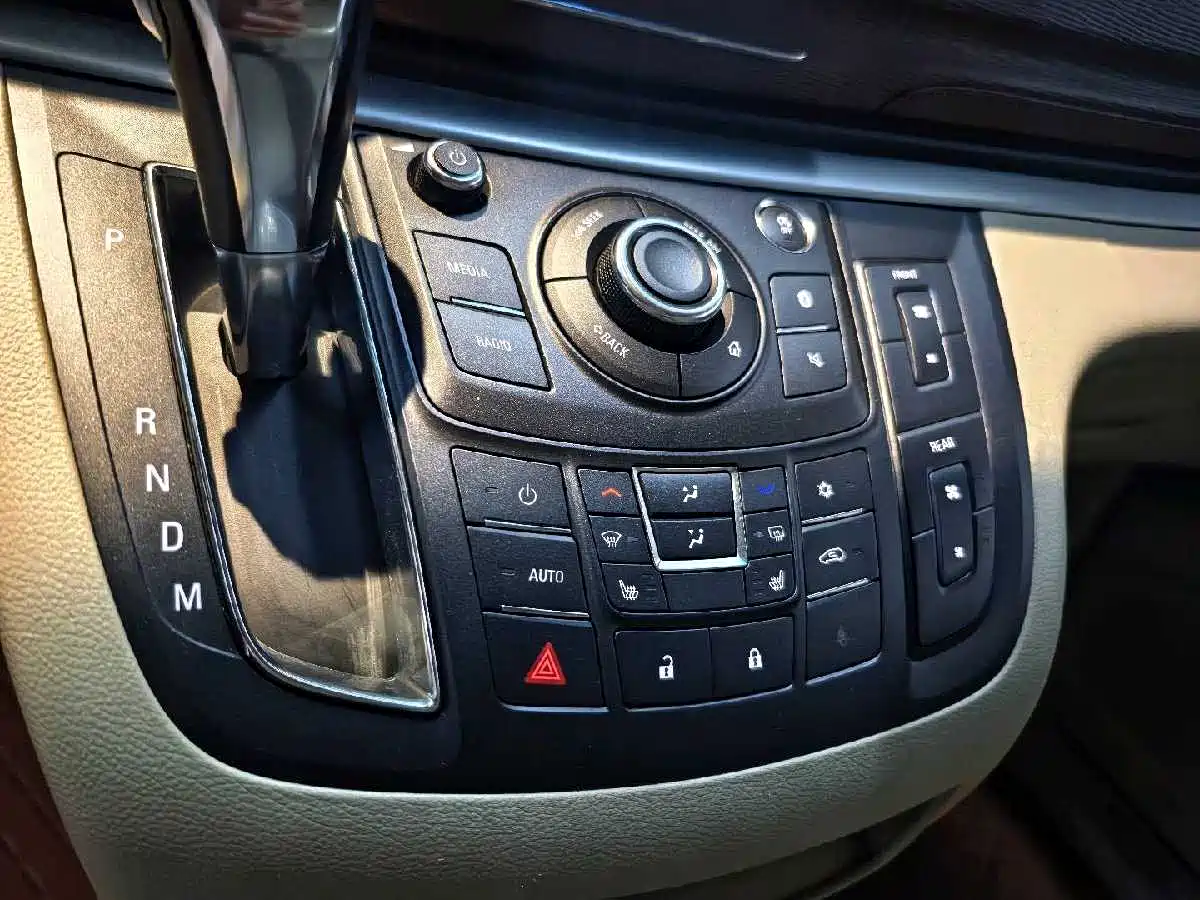 Buick GL8 2018 28T Premium Model China VI фото 9